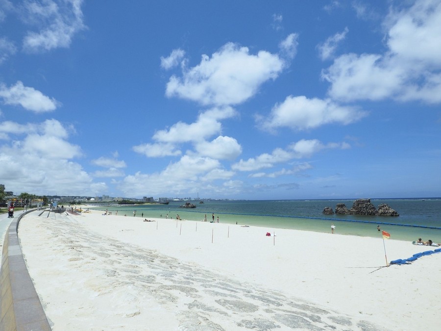 沖繩, 蜜月旅行, 旅遊指南, 景點推薦, 國際通, 美國村, 首里城, 海洋博公園, 古宇利島, 青之洞窟, 萬座毛, 購物中心, 文化體驗, 海灘, 歷史遺跡, 自然景觀, 美食, 浪漫, 婚紗攝影